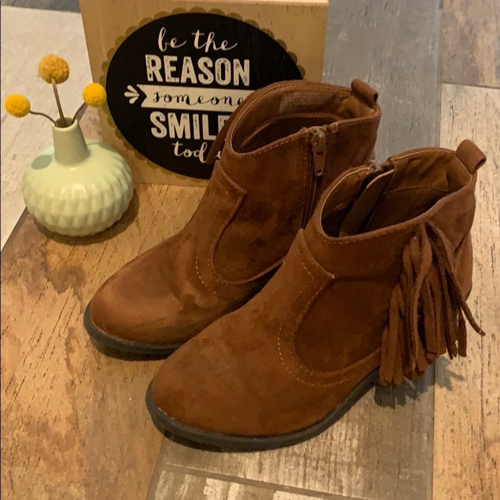 Kids fringe size 2 ankle boots brown